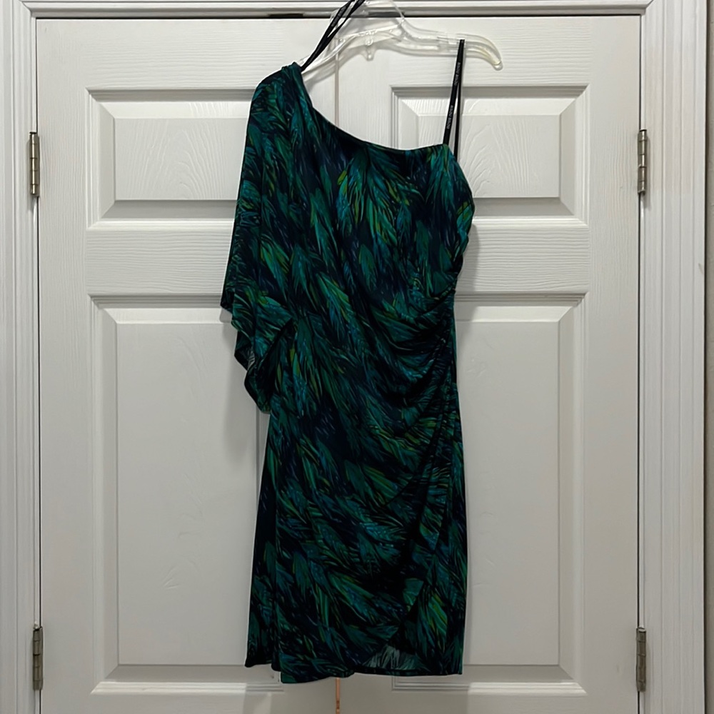 Green one shoulder fitted dress